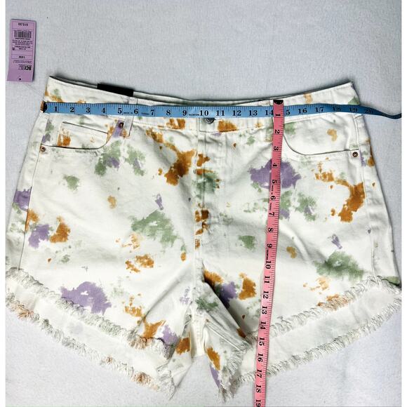 WILD FABLE 14W plus white cut off paint splash flat button front shorts NWT b133 - Picture 3 of 10